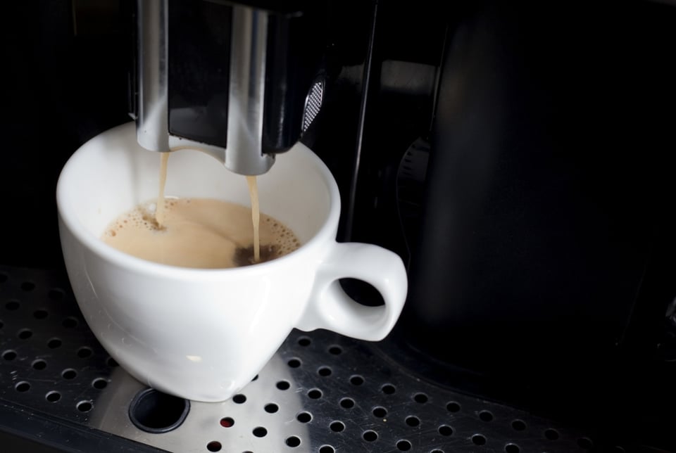 ASQUEROSO: Policía de Illinois encuentra un moco en su vaso de café que ordenó en Dunkin’ Donuts (FOTO)