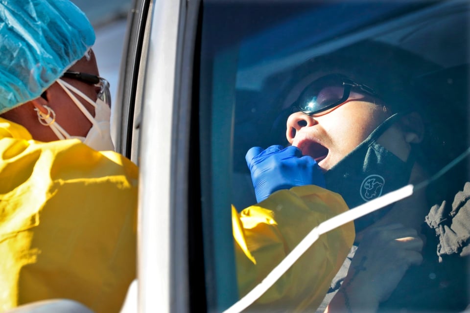 Tras fiesta sorpresa en Texas, 18 miembros de una familia se contagian de coronavirus (VIDEO)