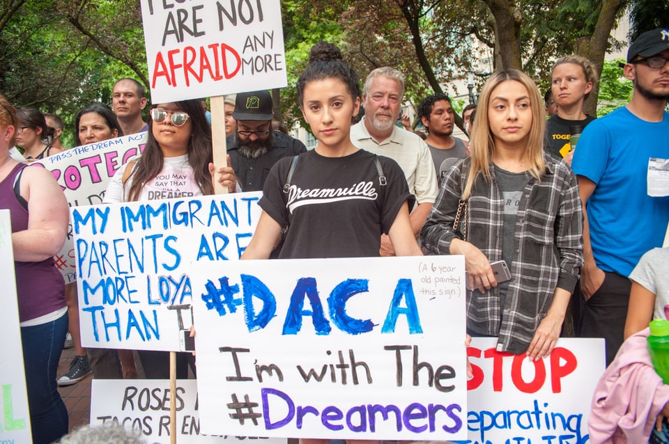 Trump podría dar la ciudadanía a beneficiarios de DACA, asegura líder hispano