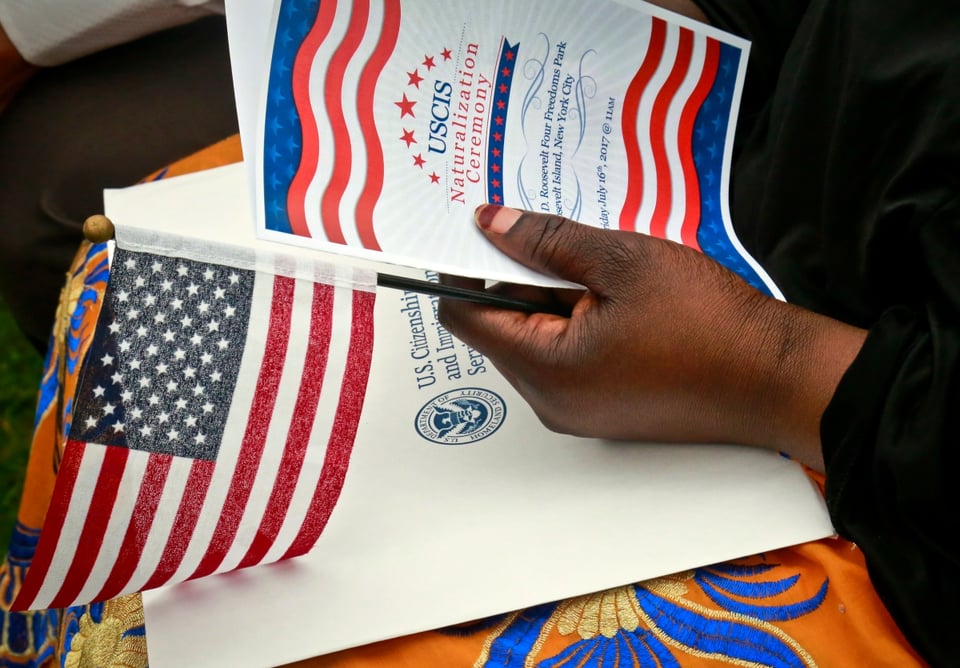 USCIS reabre oficinas tras cierre por coronavirus (FOTO)