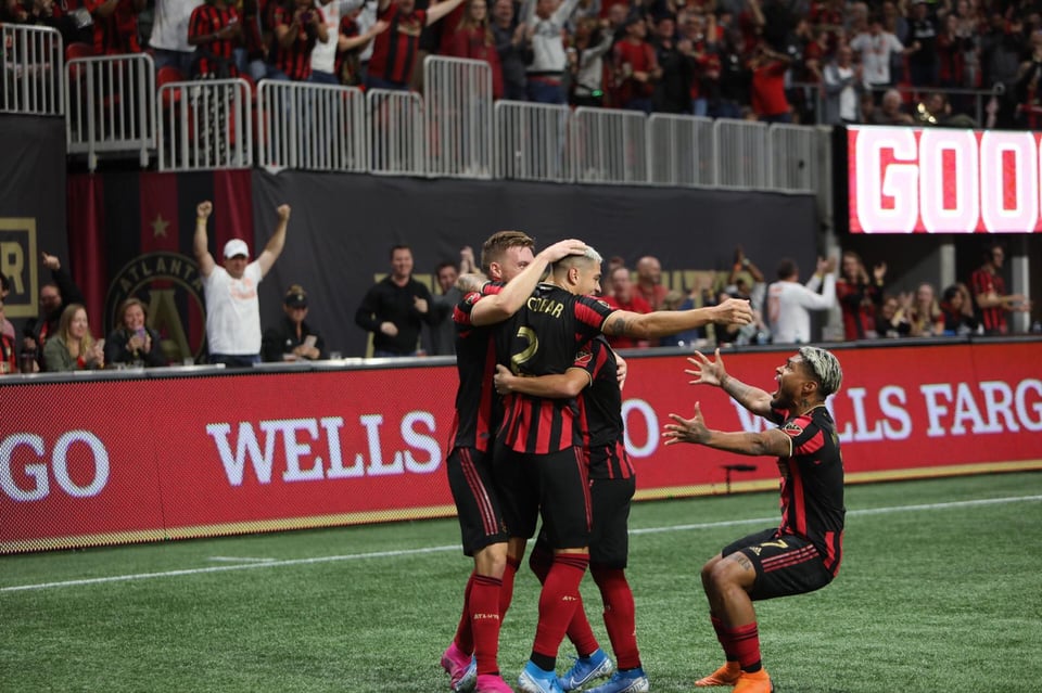 Atlanta United dorrota al Revolution y avanza en los Playoffs de la MLS