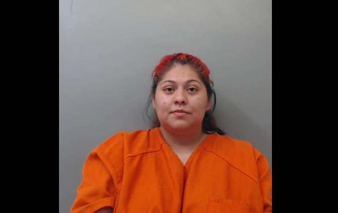 Texas: Hispana enfrenta cargos de extorsión a familiares de indocumentados