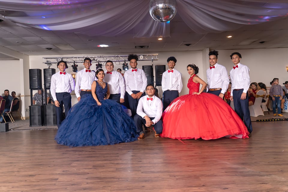 Quinceañeras de la semana: Annette y Bridgete Sandoval Santoyo featured image