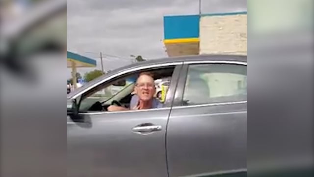 Estadounidense reconoce que fue “racista” y pide disculpas (VIDEO)