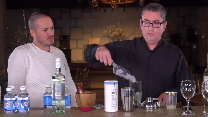 Un audaz Bartender hace que tu evento quede de lujo