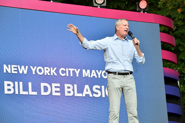 Nueva York prohíbe el término «extranjero ilegal» y multará a quien discrimine