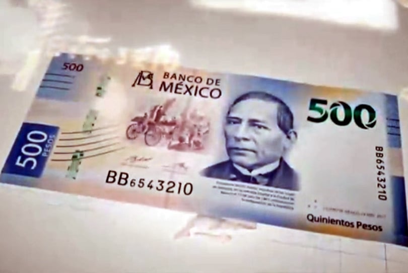 Deja propina con billete de 500 pesos, creyendo que era un billete de 20 (VIDEO)