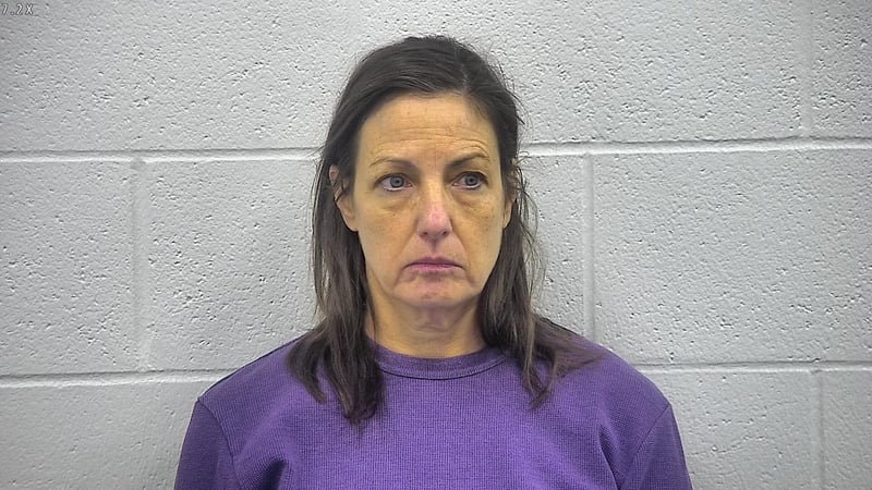 Crónica: Loca de amor roba $4 millones y se los regala a su amante virtual