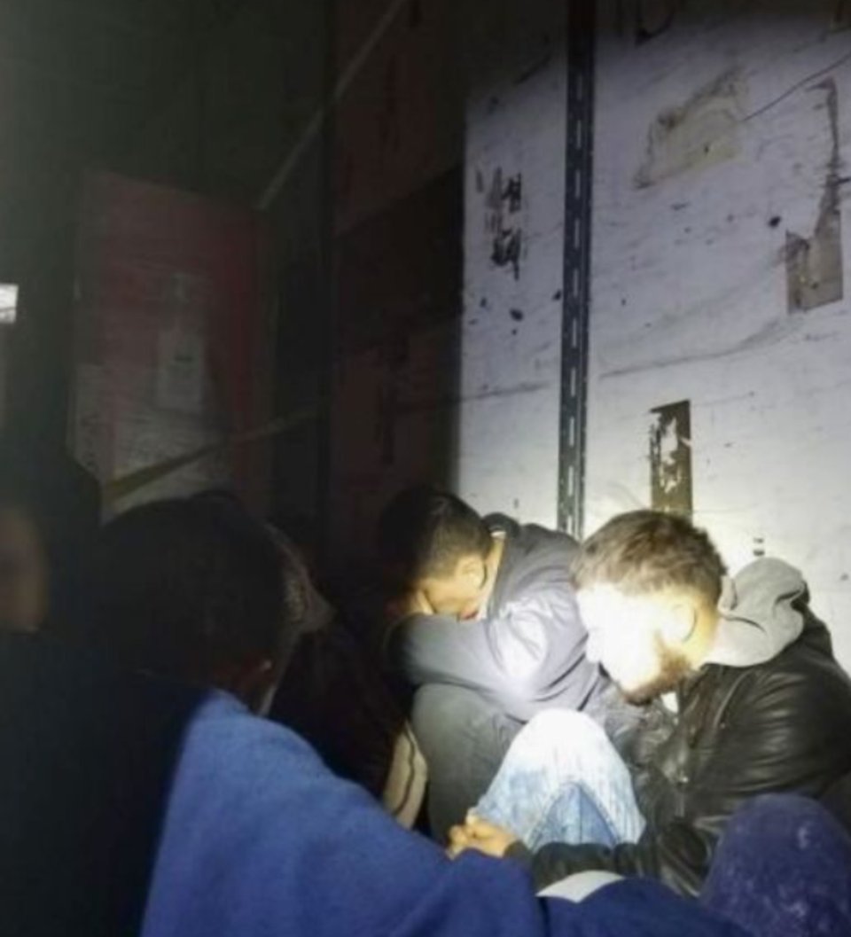 Sorprenden a 27 inmigrantes en una «congeladora» (FOTO)