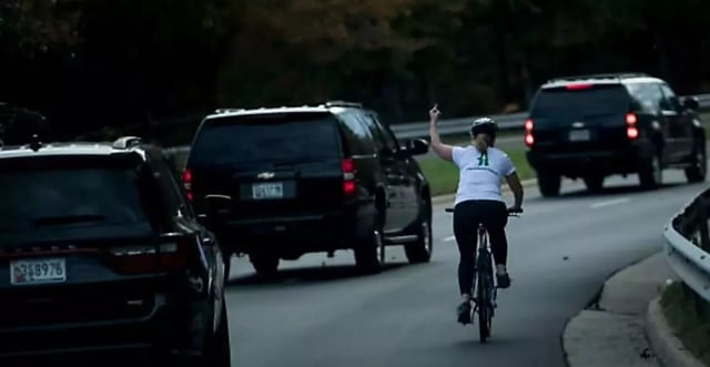 Mujer que ‘mostró el dedo’ a Trump, se postula a cargo político