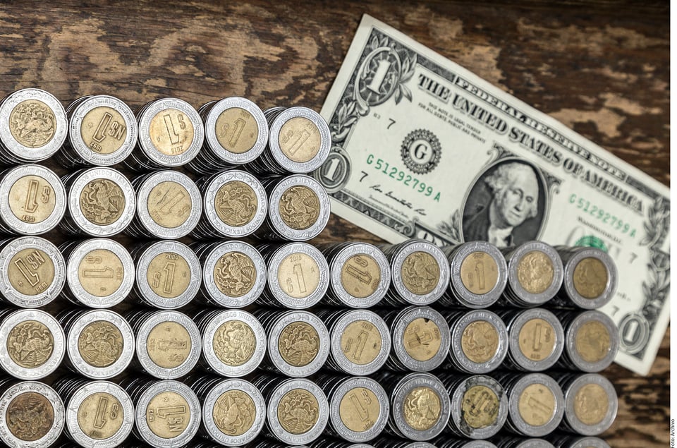 Peso mexicano a la defensiva: cambio frente al dólar el 4 de febrero y por qué