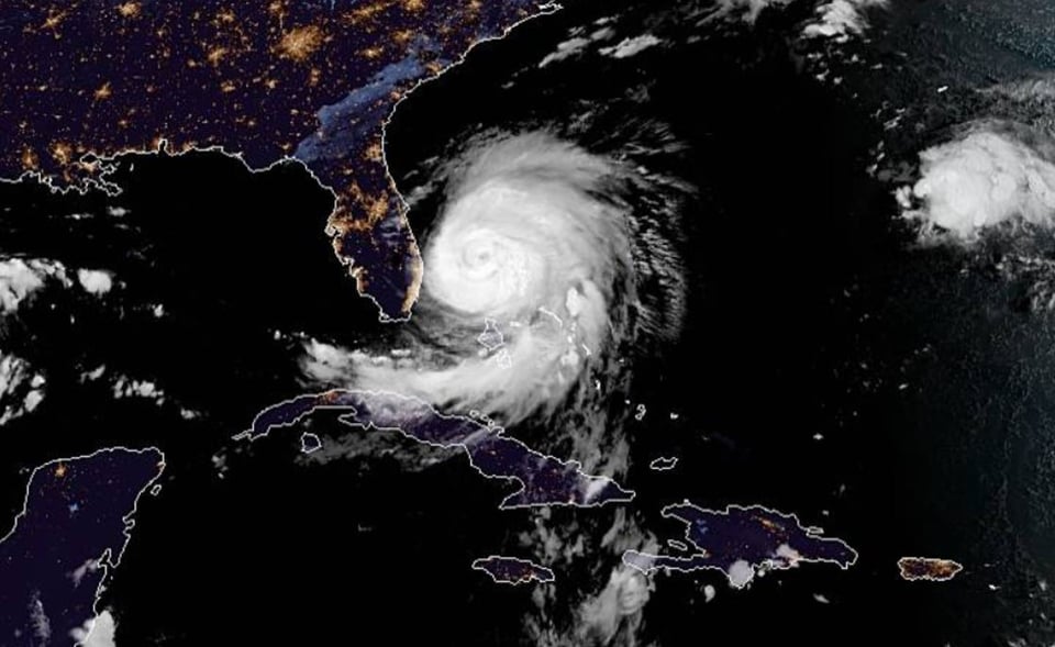 Dorian se debilita, baja a categoría 3 y deja 5 muertos en Bahamas