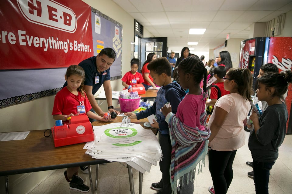 Maestros hispanos quieren ayudar a los niños latinos de Georgia (VIDEO) featured image