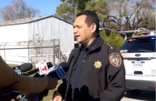 Asalto a casa móvil en Texas termina con tres asaltantes hispanos muertos