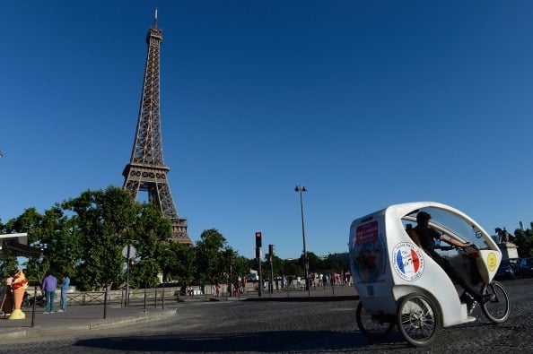 Autoridades en París revelan que hay rastros de coronavirus en agua no potable
