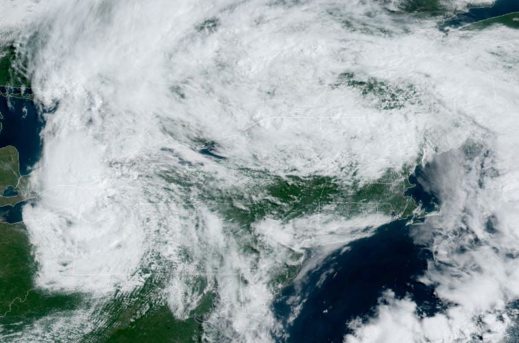 Fay se degrada a ciclón post tropical sobre Nueva York