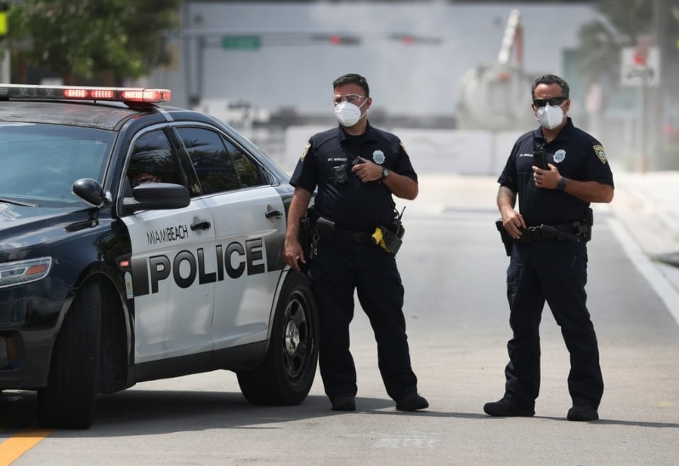 Policía dispara a hombre con orden judicial vigente en Florida Mall (FOTO)
