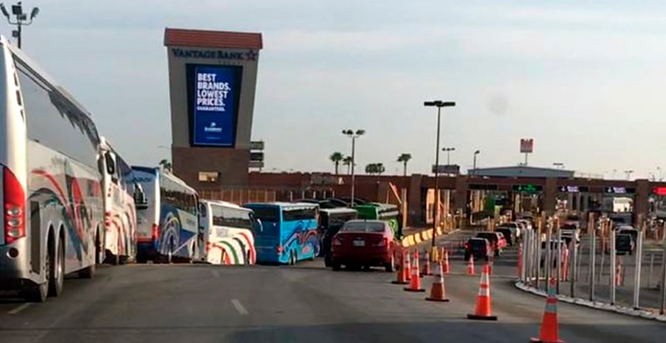EE.UU. ahora ordena revisar a pasajeros en cruce fronterizo