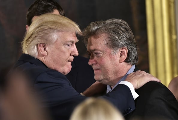 Steve Bannon, detenido por defraudar a donantes para el muro de Trump