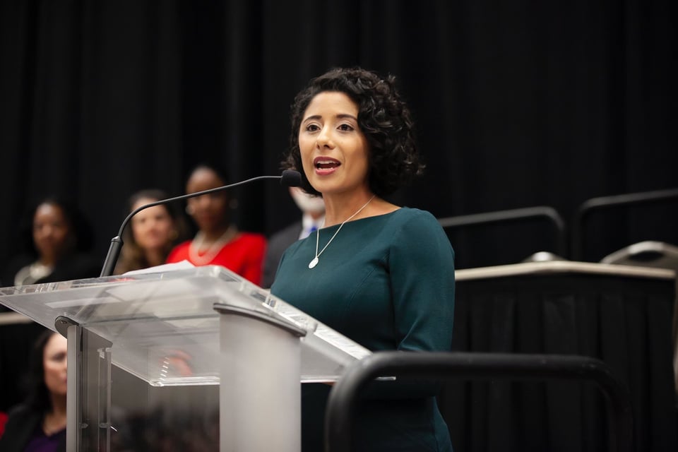 Funcionario de Texas se disculpa por criticar a jueza que habló en español