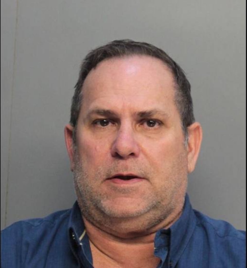 Agente de estacionamiento arrestado por corrupto en Miami