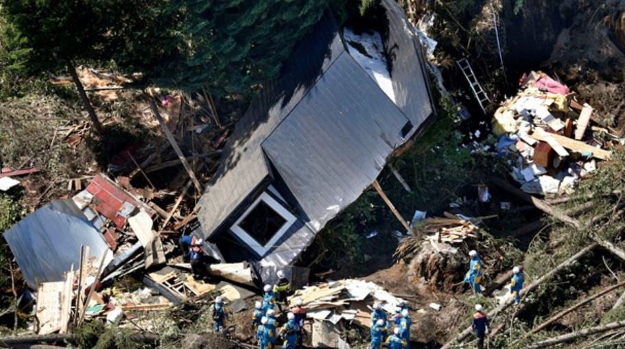 Masivo sismo en Japón deja 7 muertos y 30 desaparecidos (FOTOS)