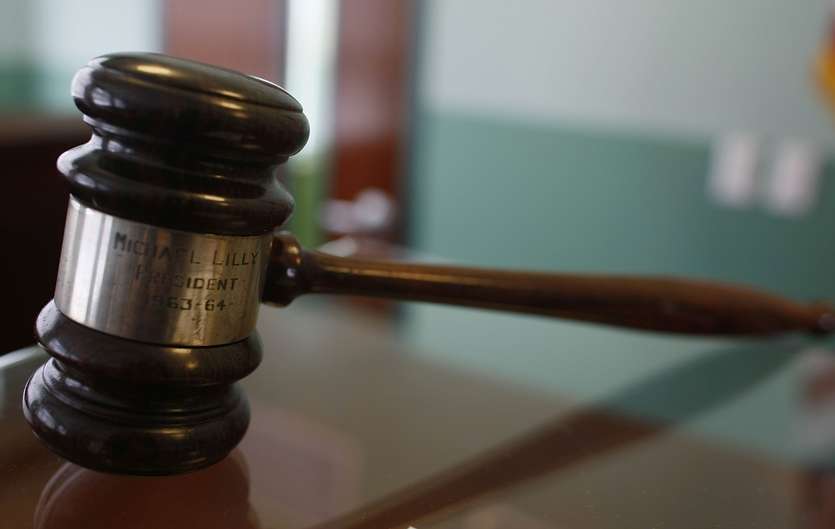 Nueva York acusa de estafa a falsos abogados de inmigración y busca víctimas
