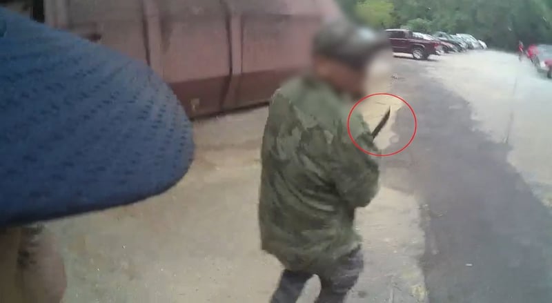 Latino intentó engañar a policía antes de sacar su machete