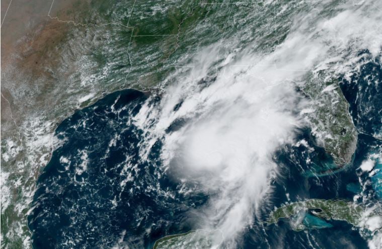 La tormenta Marco se convierte en huracán en el Golfo de México