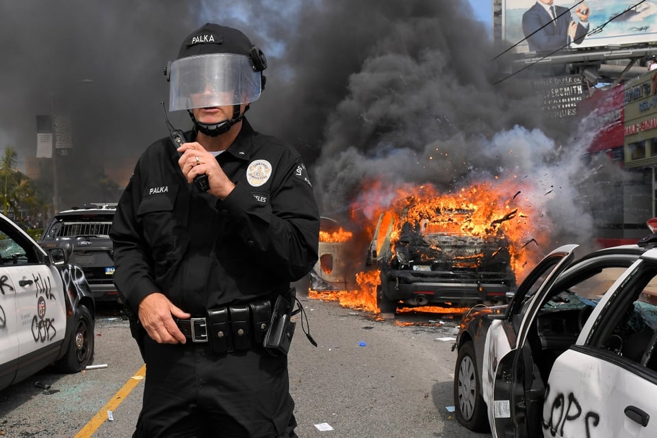 Protesta en Gainesville deja 9 arrestos y daños materiales a vehículos policiales