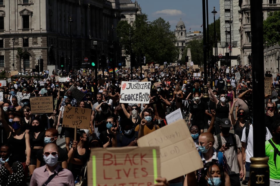 George Floyd: Camión cisterna embiste a manifestantes en Minneapolis