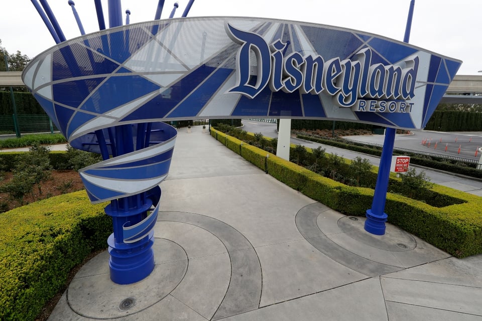 Disney aplaza reapertura de sus parques temáticos en California