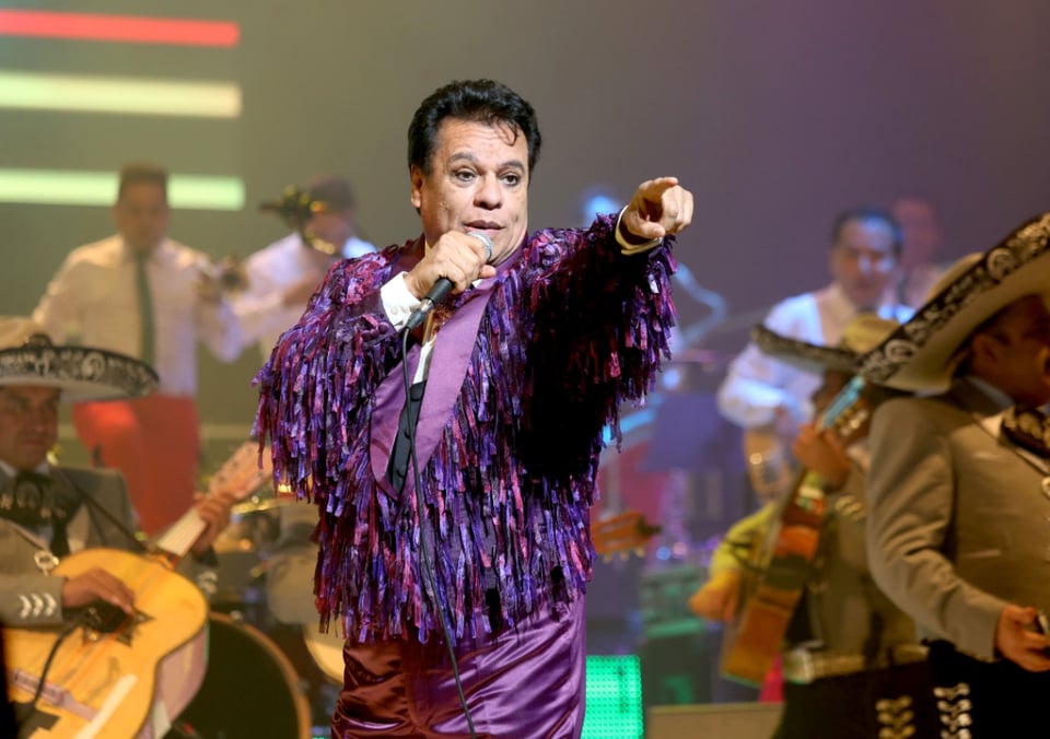 Aparece video de Juan Gabriel ‘vivo’ en el Día de las Madres (VIDEO)