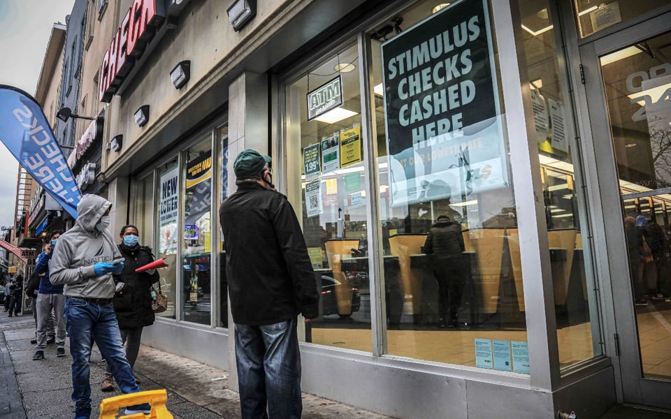 Cheques de coronavirus se retrasan para quienes no tienen cuenta bancaria