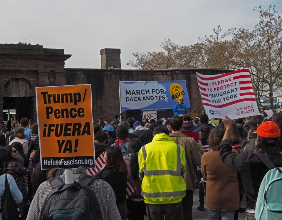 USCIS anuncia medida que cierra camino a la residencia permanente a beneficiarios de TPS