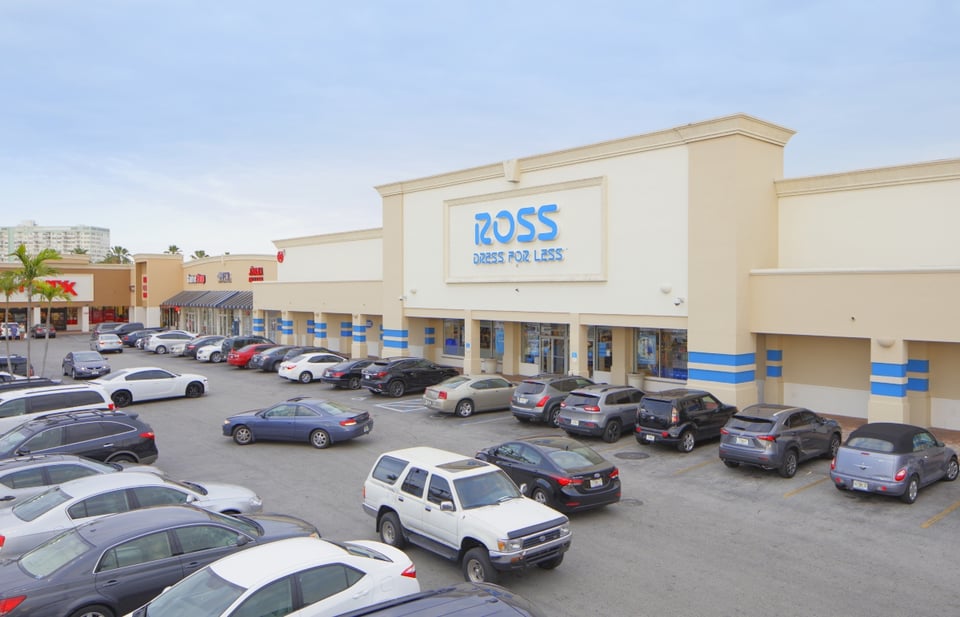 Reabre Ross en McAllen y se desata la locura con peleas (VIDEOS)