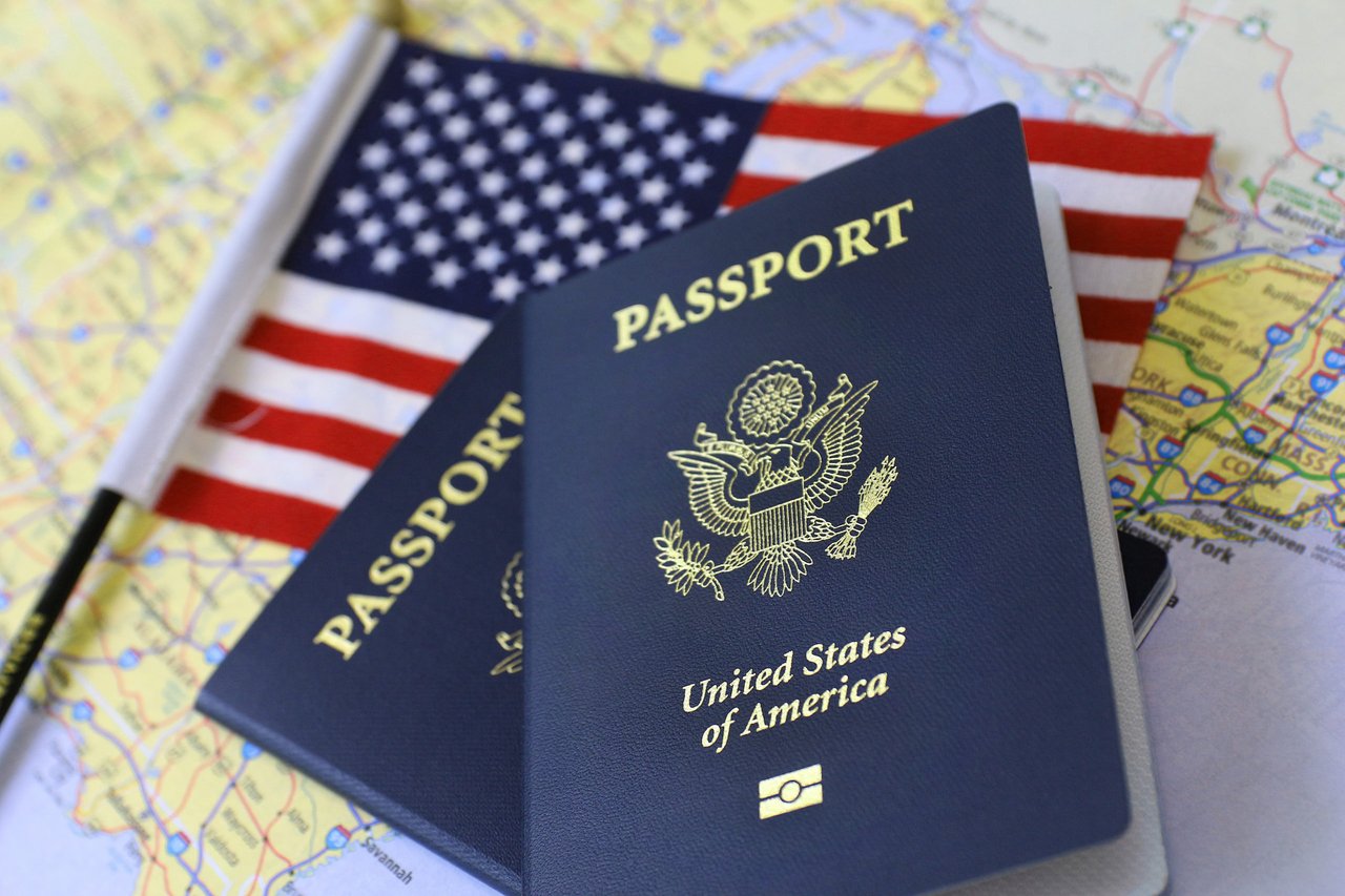 Niegan pasaporte de Estados Unidos a latina ciudadana hija de inmigrantes