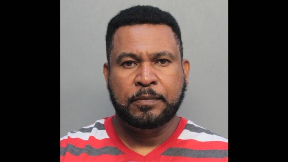 Detienen a pastor de Florida por presunta violación de niñas