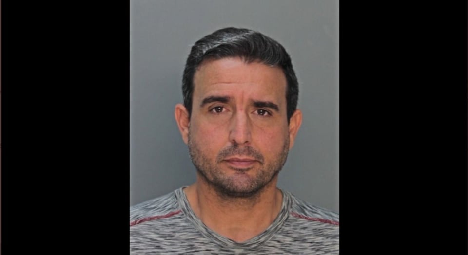 Crónica: Hispano famoso encarcelado por fotos sexuales con un niño
