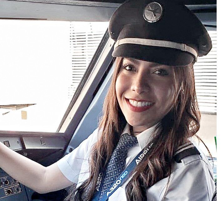 LadyBomba: se disculpa piloto que sugirió lanzar bomba en el Zócalo de México