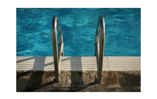 Gobernador de Arkansas anuncia reapertura de piscinas y parques de agua
