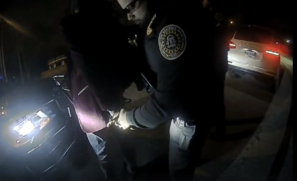 Latino conducía ebrio y la policía lo neutraliza a tiempo