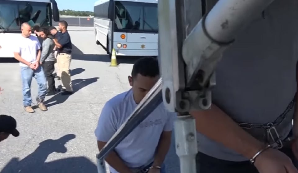 ¡SIN TREGUA! Cárceles de Estados Unidos cooperan con ICE para deportar a inmigrantes hispanos sin permiso