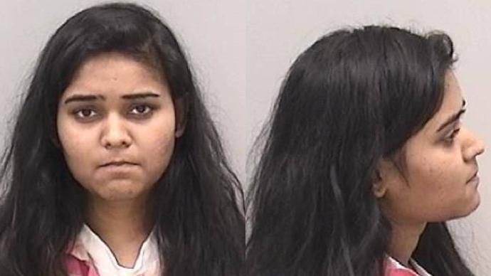 Maestra será deportada por enviarle fotos suyas a uno de sus alumnos