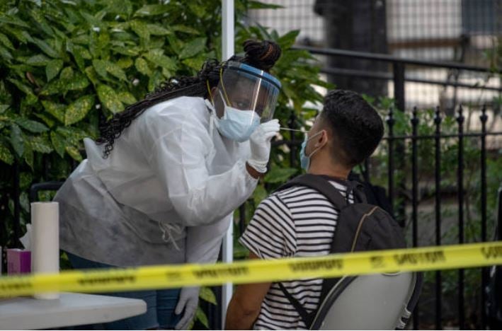 Trump intenta bloquear fondos a los CDC y a pruebas de coronavirus en nuevo paquete de ayuda
