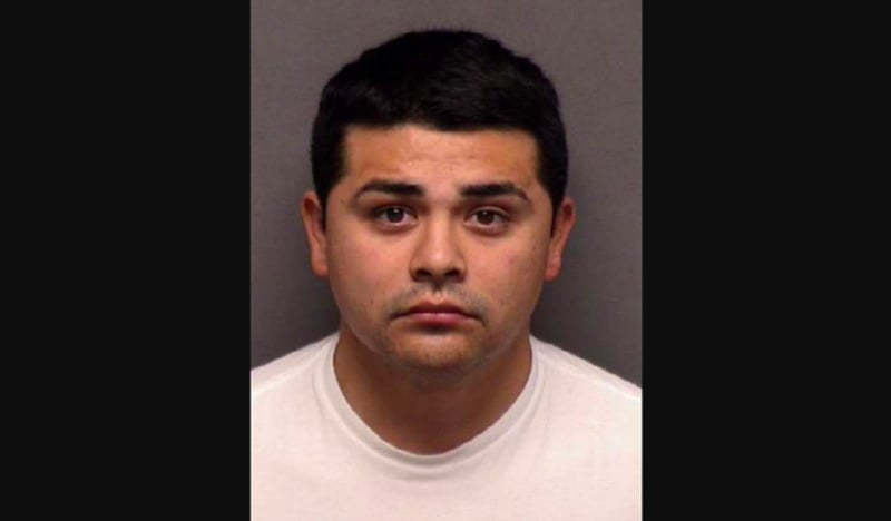 Crónica: Sacó sus genitales y se masturbó frente a niña