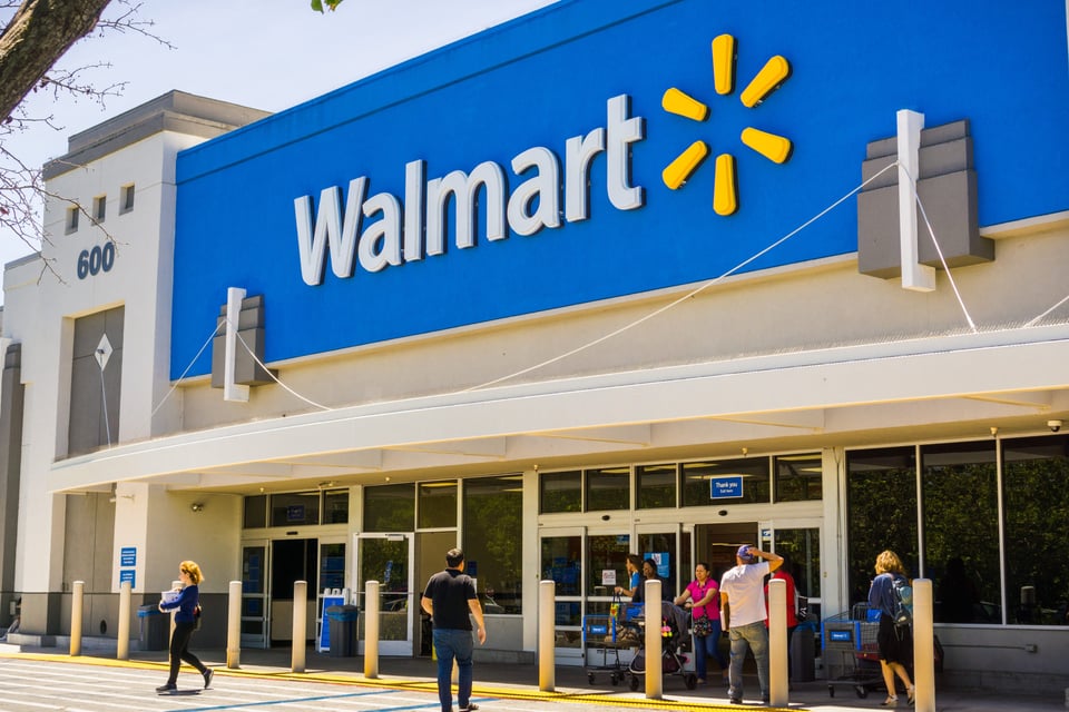 Mujer fabrica una bomba en Walmart y ahora enfrenta cargos