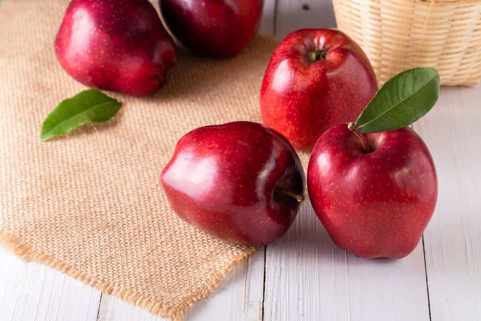 pastel manzana corteza escamosa, manzanas rojas, canasta con manzanas, Sabor, MundoNOW, ojeras