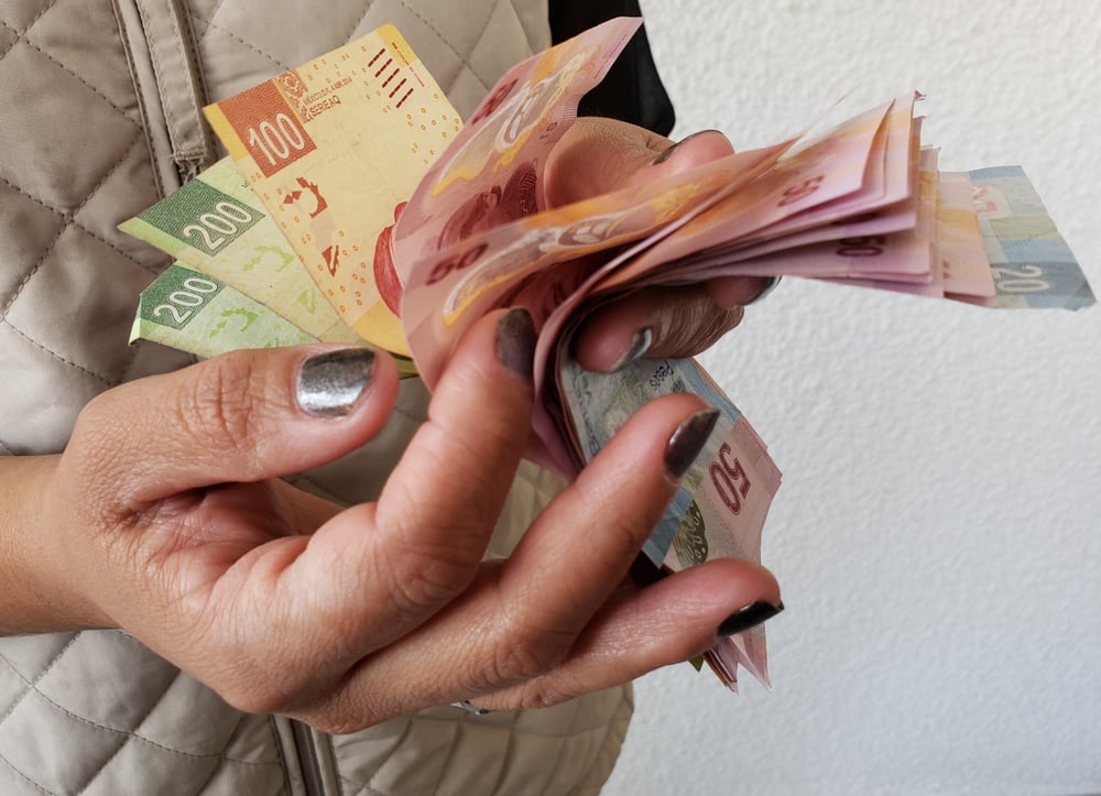 Peso mexicano 27 diciembre se mantiene inspirado por las fiestas decembrinas