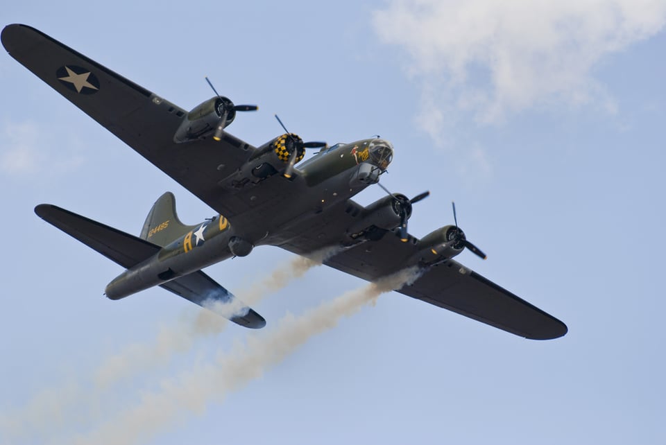 Avión de la II Guerra Mundial se estrelló en Connecticut y dejó 7 fallecidos